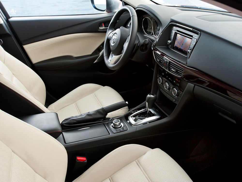 Mazda6 — интерьер, подрулевые переключатели, фото